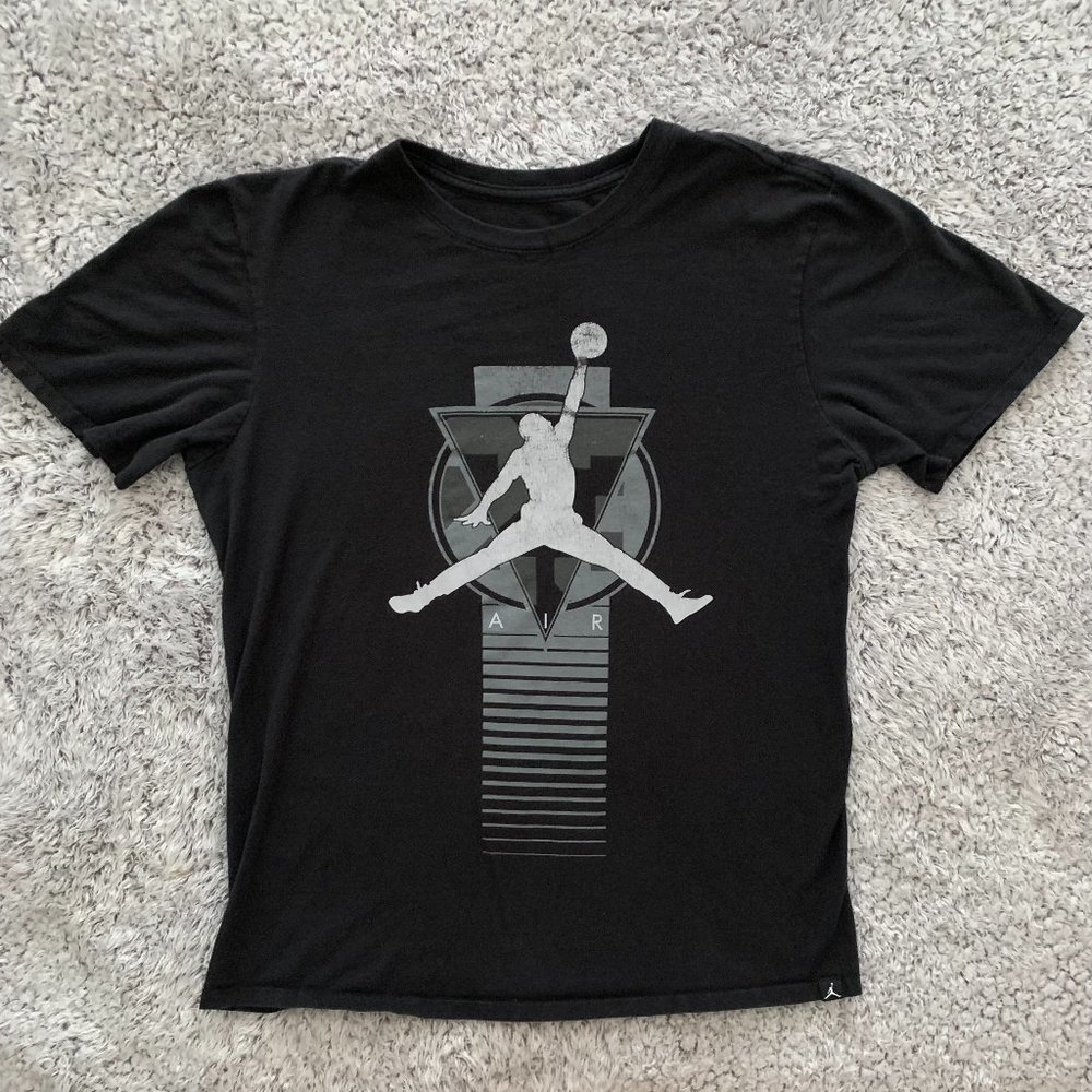 Black and Gray Air Jordan T-Shirt. Medium.
